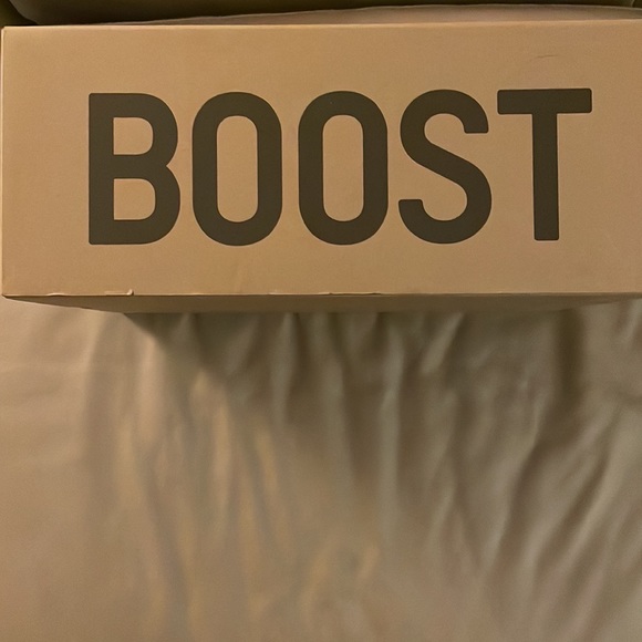 Yeezy Earth - Picture 13 of 16